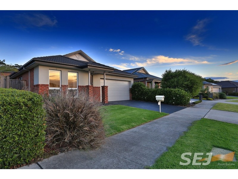 10 McGarvie Crescent, Pakenham VIC 3810