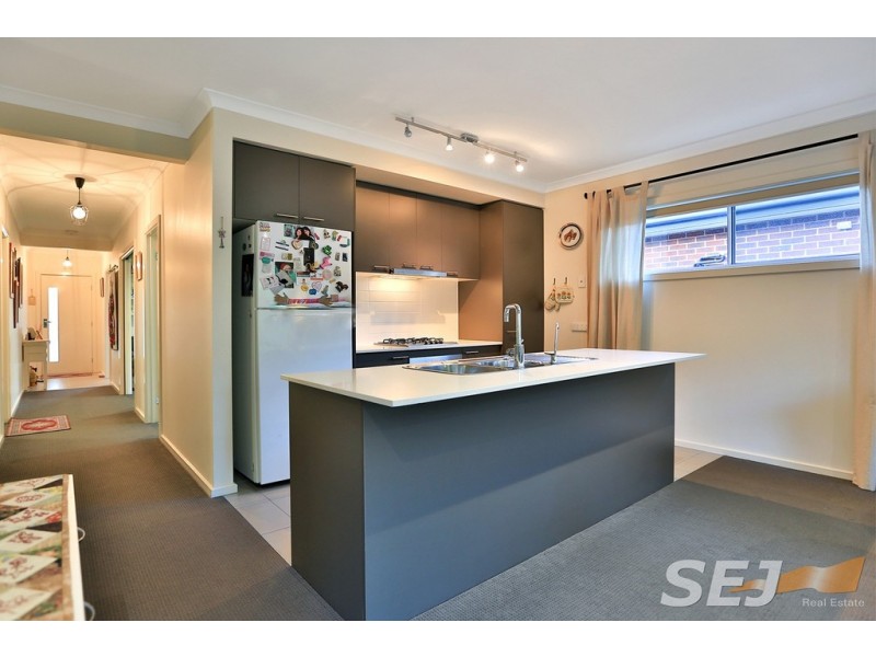 10 McGarvie Crescent, Pakenham VIC 3810