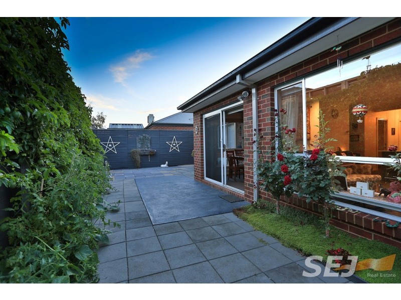 10 McGarvie Crescent, Pakenham VIC 3810