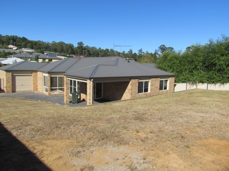 3 Valleyview Grove, Drouin VIC 3818