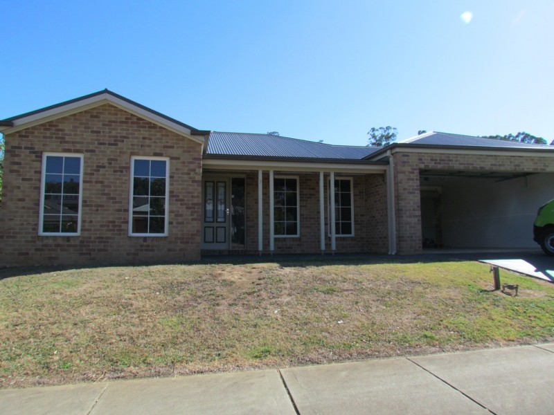 3 Valleyview Grove, Drouin VIC 3818