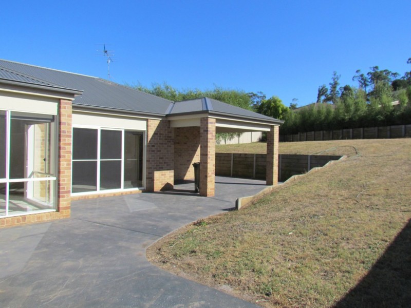 3 Valleyview Grove, Drouin VIC 3818