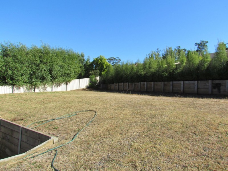 3 Valleyview Grove, Drouin VIC 3818