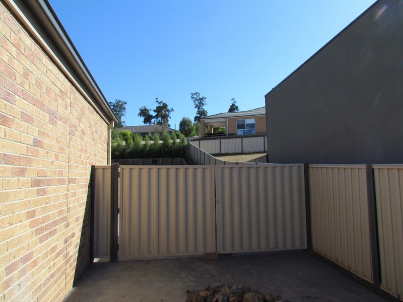 3 Valleyview Grove, Drouin VIC 3818