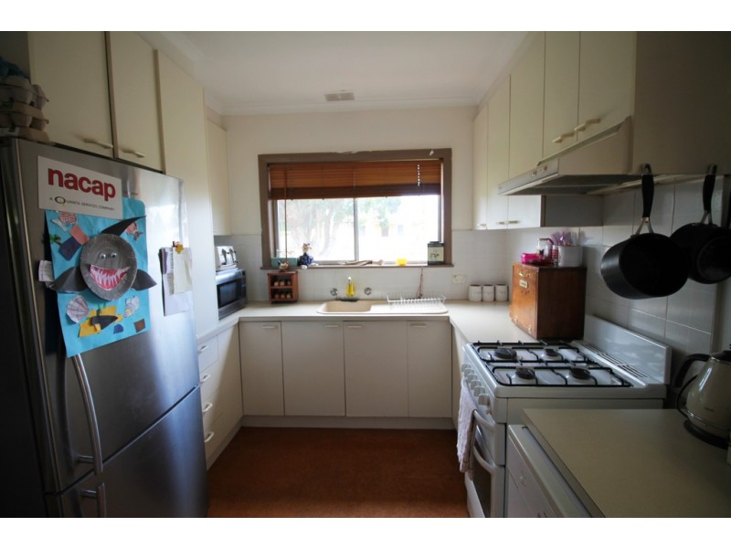 6 Saunders St, Welshpool VIC 3966