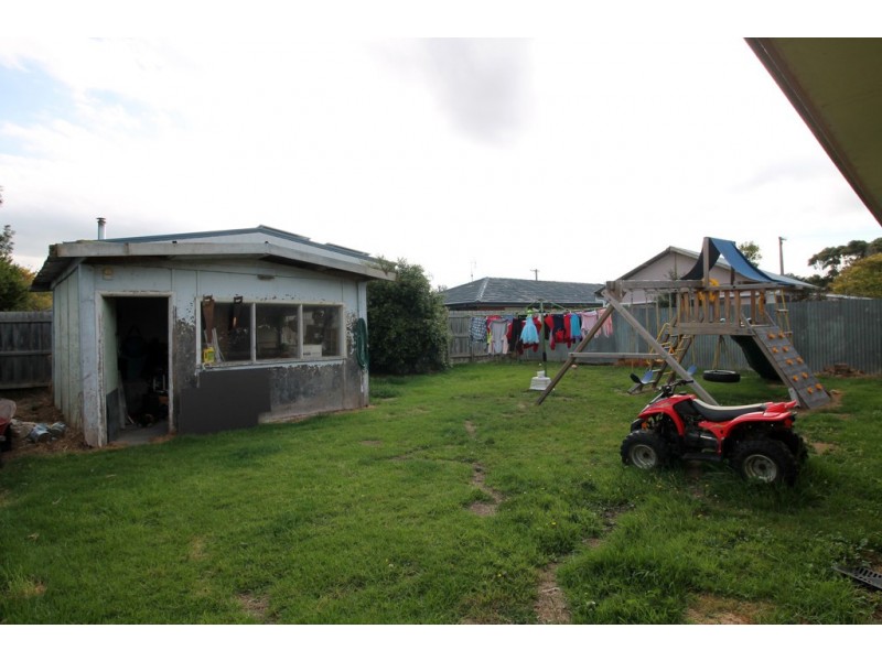 6 Saunders St, Welshpool VIC 3966