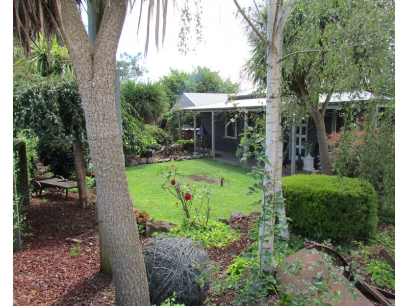 235 McGlones Road, Drouin VIC 3818