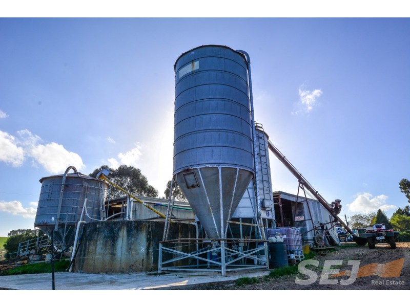 245 DENHAMS ROAD, Hallston VIC 3953