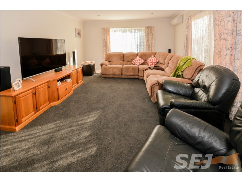 245 DENHAMS ROAD, Hallston VIC 3953