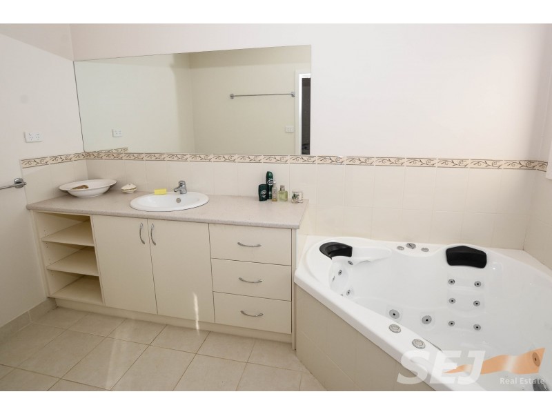 245 DENHAMS ROAD, Hallston VIC 3953