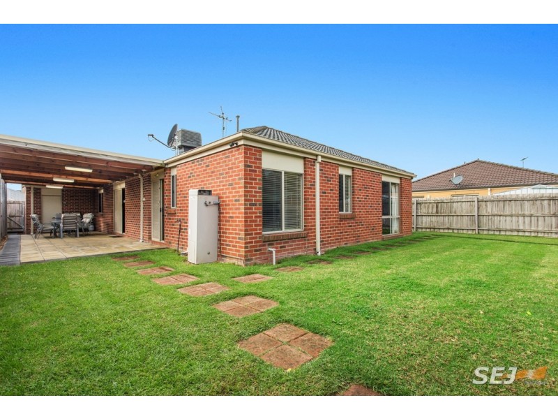 12 Amberley Drive, Pakenham VIC 3810