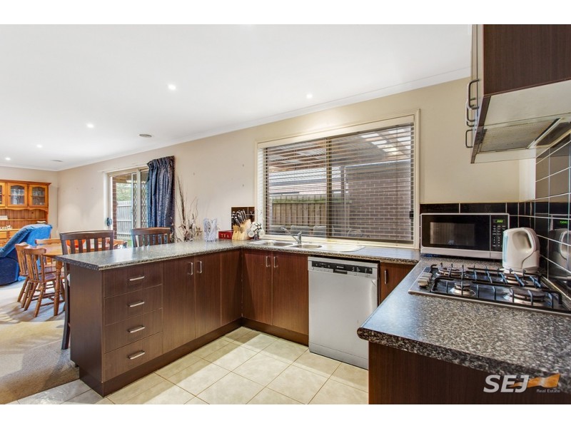 12 Amberley Drive, Pakenham VIC 3810