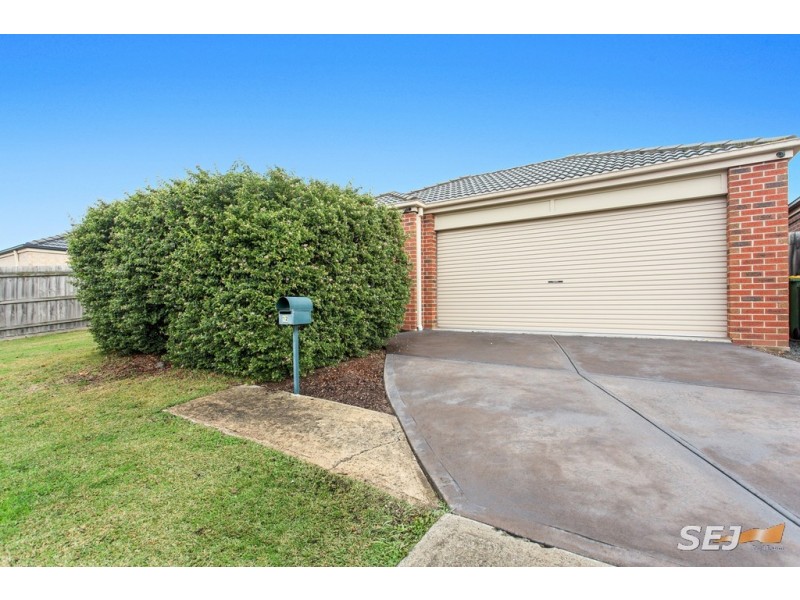 12 Amberley Drive, Pakenham VIC 3810