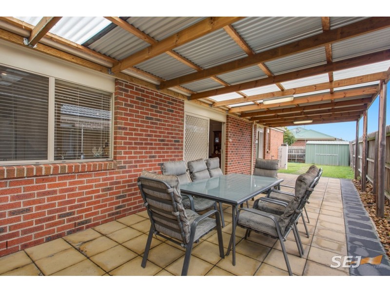 12 Amberley Drive, Pakenham VIC 3810