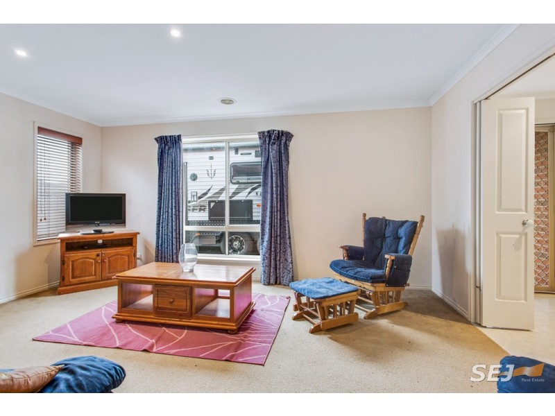 12 Amberley Drive, Pakenham VIC 3810