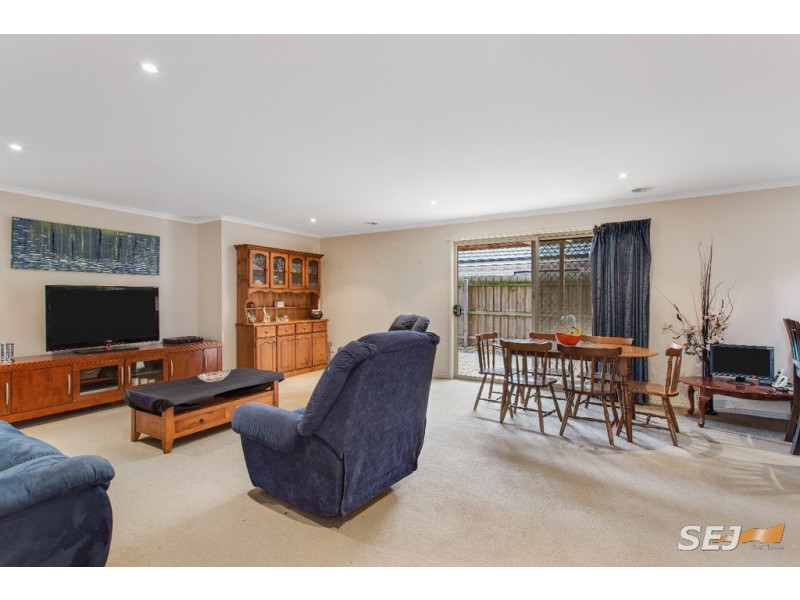 12 Amberley Drive, Pakenham VIC 3810