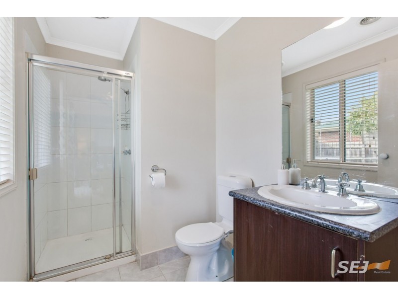 12 Amberley Drive, Pakenham VIC 3810