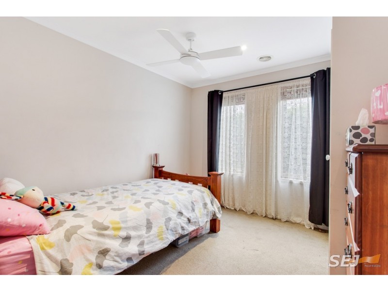 12 Amberley Drive, Pakenham VIC 3810