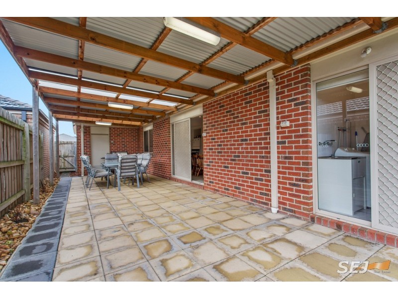 12 Amberley Drive, Pakenham VIC 3810