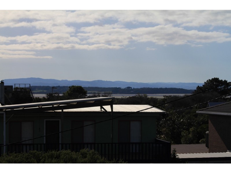 42 Oceanview Pde, Sandy Point VIC 3959