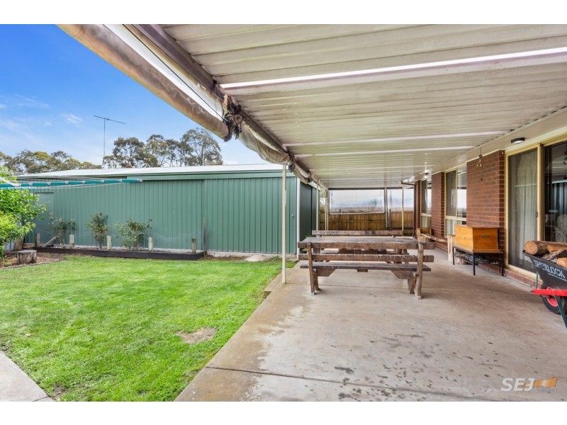 16 Forrest Street, Drouin VIC 3818