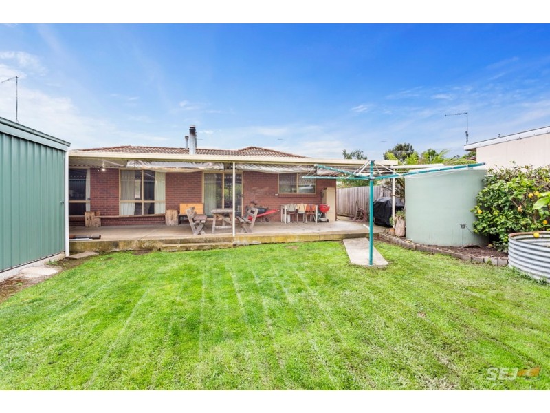 16 Forrest Street, Drouin VIC 3818