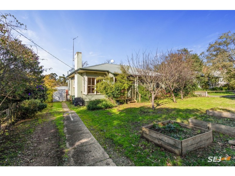 16 Centre Avenue, Warragul VIC 3820