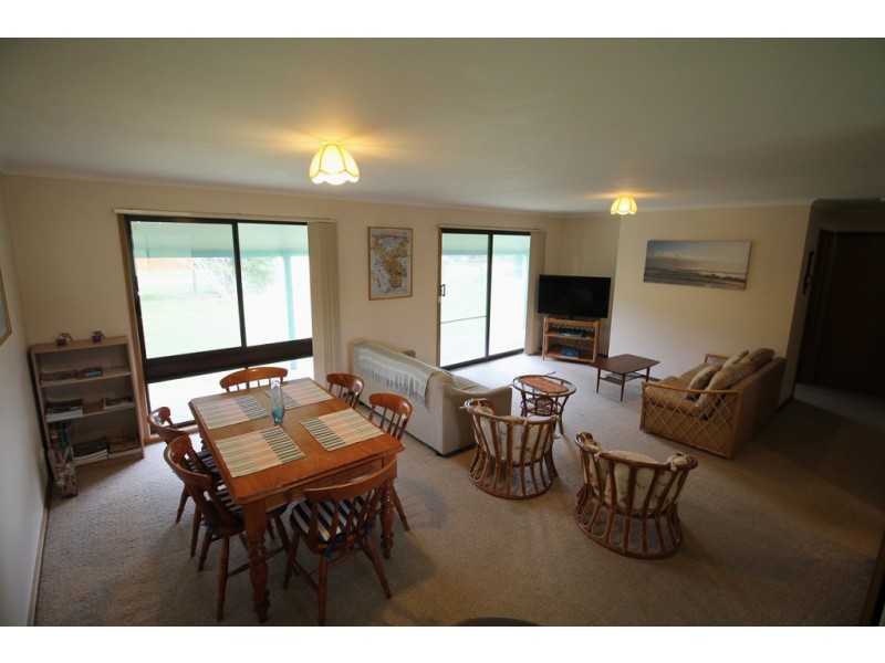 5 Ash Ave, Sandy Point VIC 3959