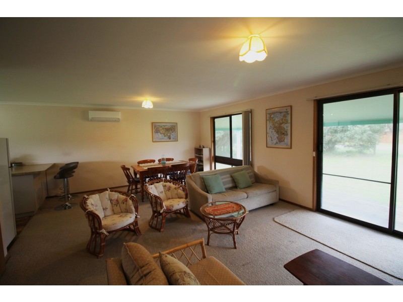 5 Ash Ave, Sandy Point VIC 3959