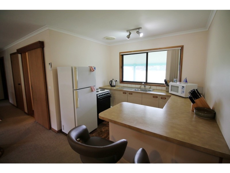 5 Ash Ave, Sandy Point VIC 3959