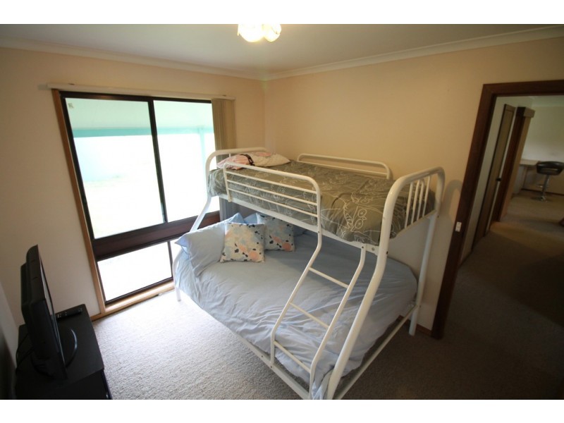 5 Ash Ave, Sandy Point VIC 3959