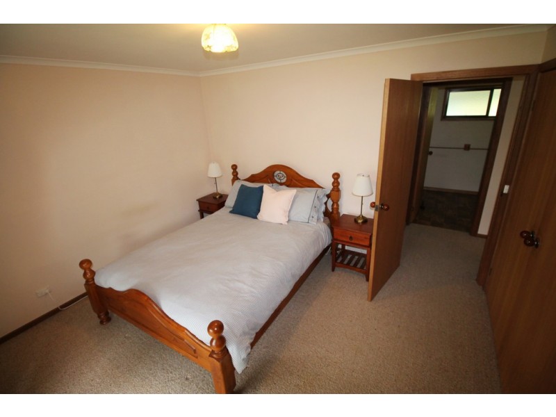 5 Ash Ave, Sandy Point VIC 3959