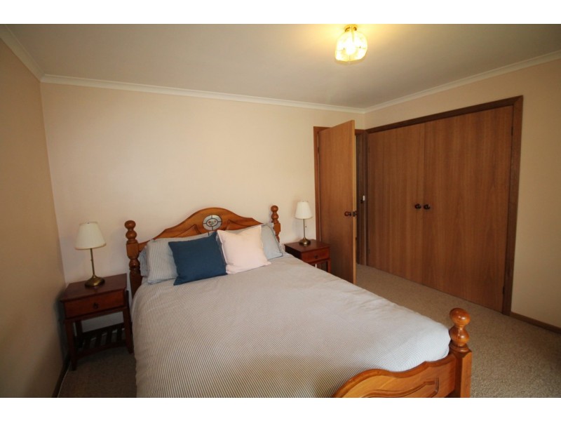 5 Ash Ave, Sandy Point VIC 3959