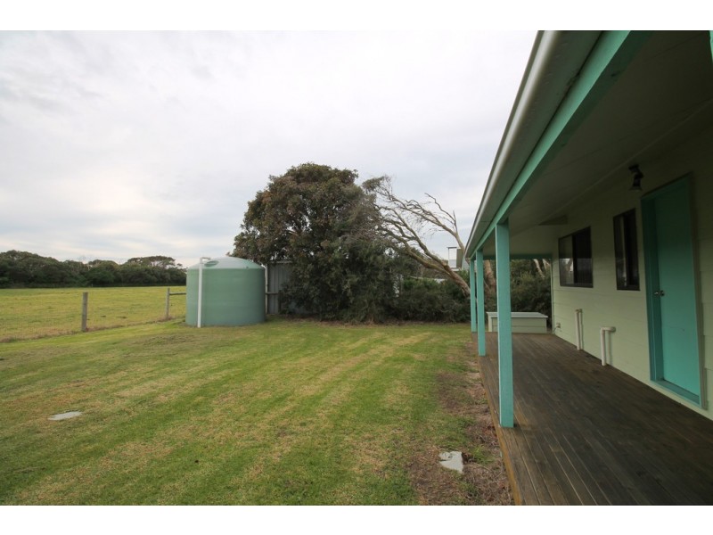 5 Ash Ave, Sandy Point VIC 3959