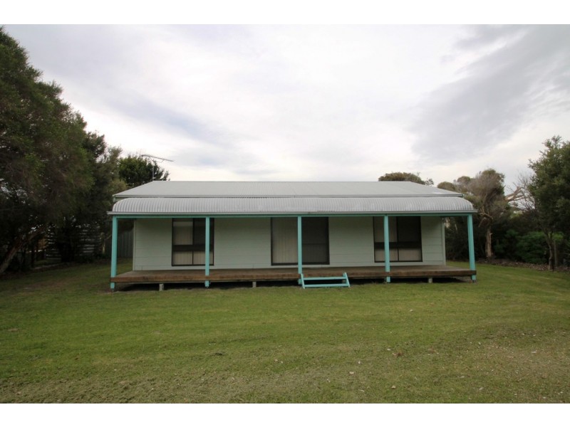 5 Ash Ave, Sandy Point VIC 3959