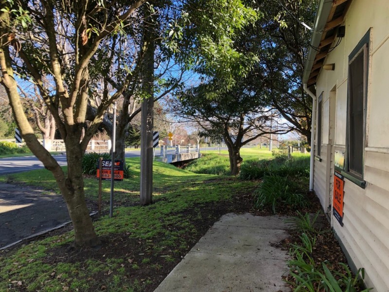 7 Main St, Welshpool VIC 3966