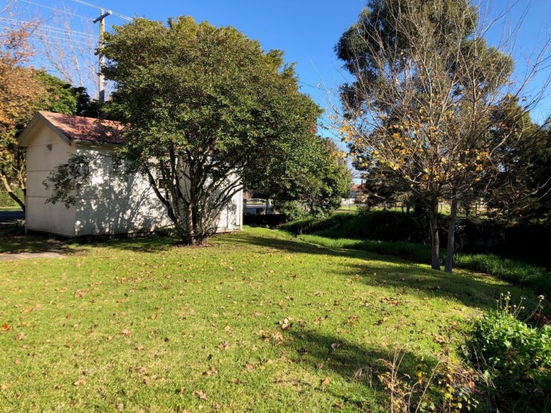 7 Main St, Welshpool VIC 3966