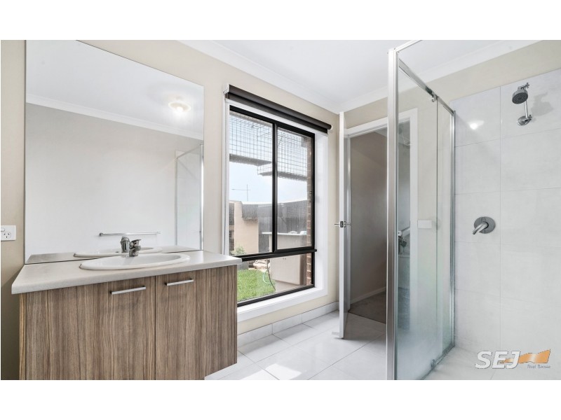 5 LONGVIEW ROAD, Warragul VIC 3820