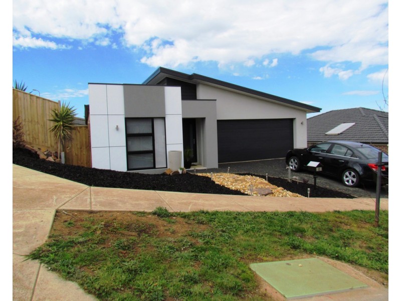 18 Appleporch Way, Drouin VIC 3818