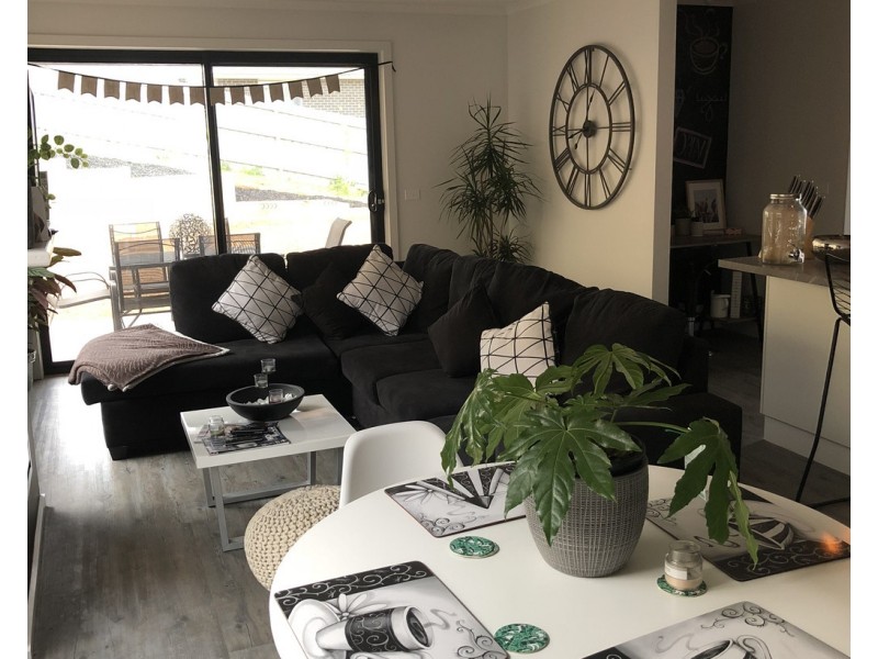 18 Appleporch Way, Drouin VIC 3818