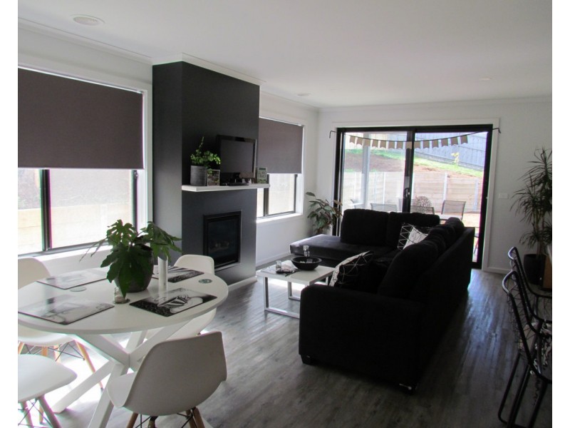 18 Appleporch Way, Drouin VIC 3818