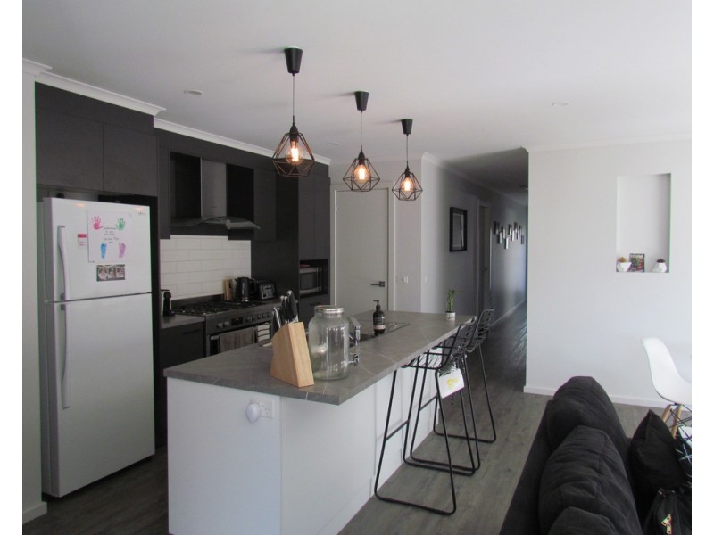 18 Appleporch Way, Drouin VIC 3818