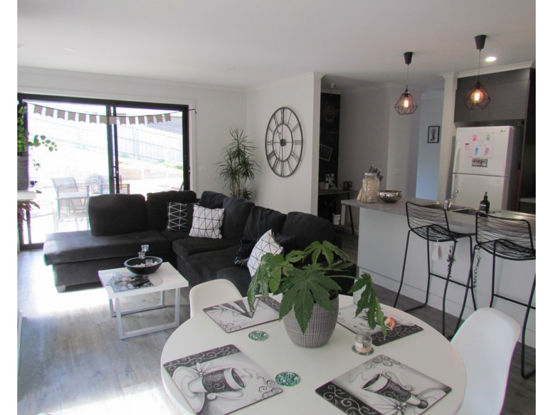 18 Appleporch Way, Drouin VIC 3818