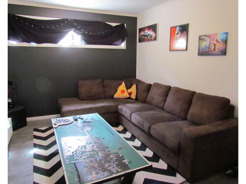 18 Appleporch Way, Drouin VIC 3818