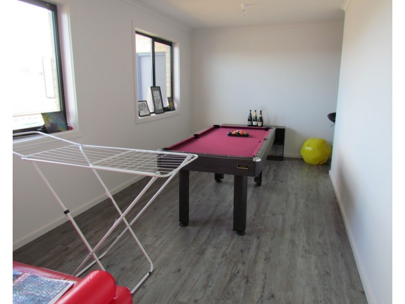 18 Appleporch Way, Drouin VIC 3818