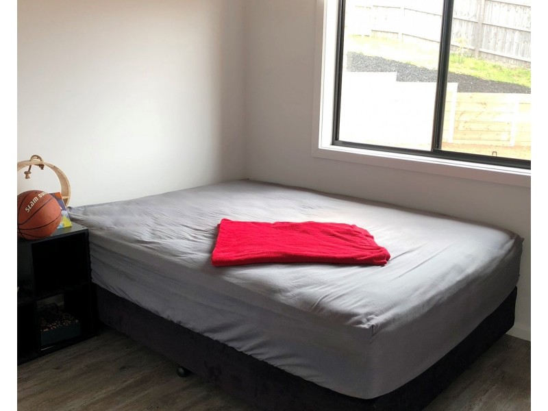 18 Appleporch Way, Drouin VIC 3818