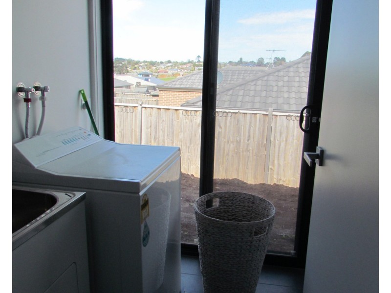 18 Appleporch Way, Drouin VIC 3818