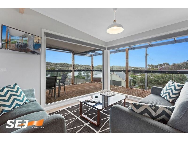 18 Sunshine Rise, Sandy Point VIC 3959