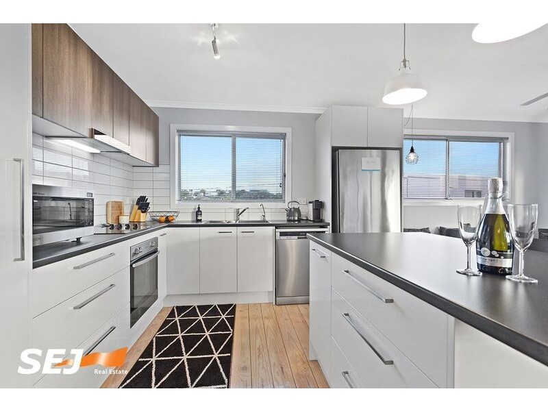 18 Sunshine Rise, Sandy Point VIC 3959