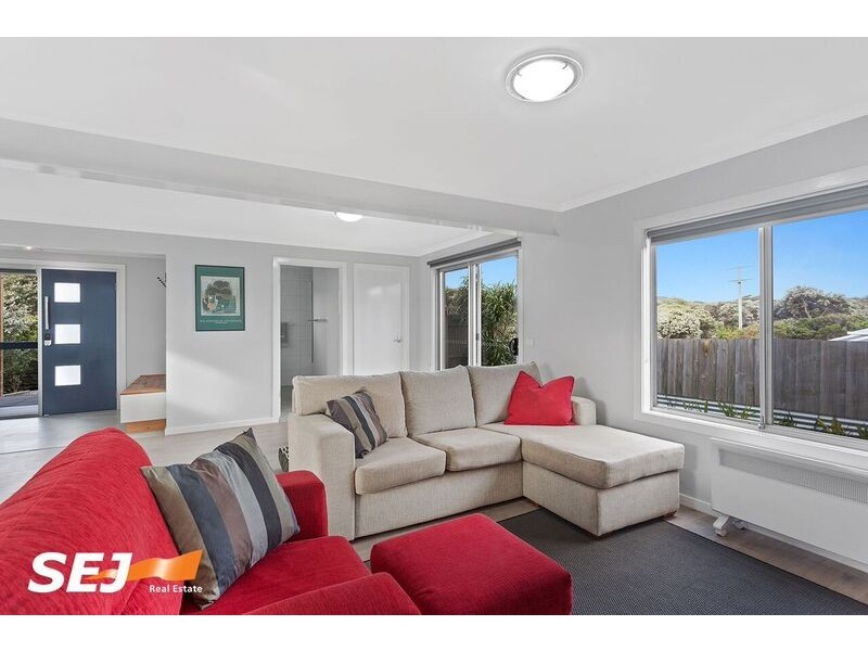 18 Sunshine Rise, Sandy Point VIC 3959